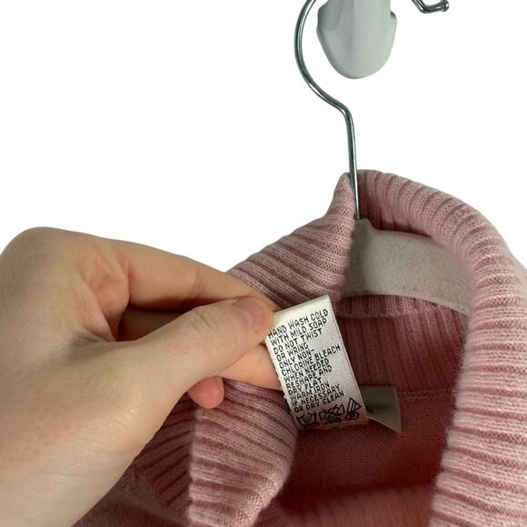 Neiman Marcus Pink 100% Cashmere Turtleneck Sweater Capsole Womens Medium - Picture 5 of 6